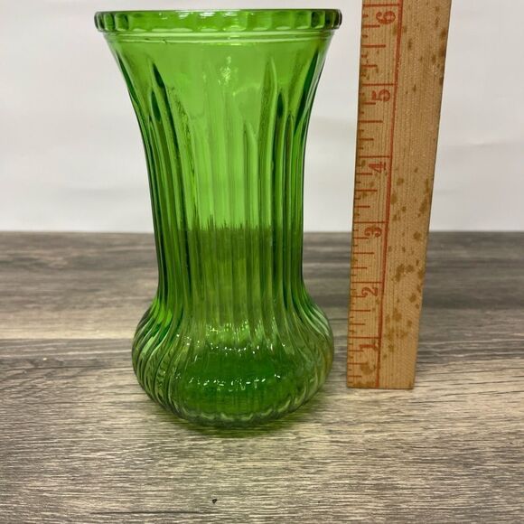 Vintage E.O. Brody Co. Emereld Green Glass Vase 6” - Picture 7 of 9